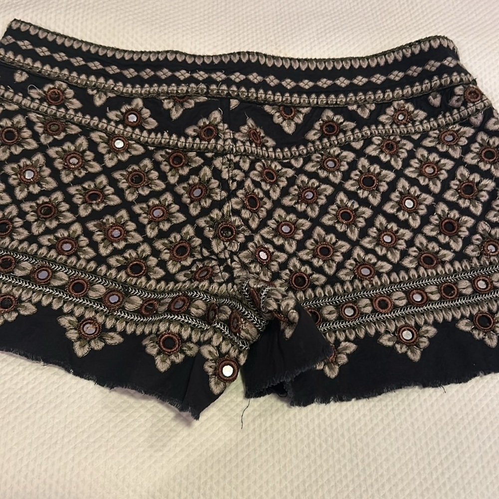 Shorts - Picture 4 of 5
